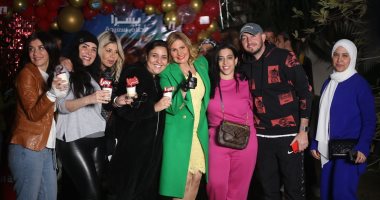 يسرا تكشف عن صور احتفال عيد ميلادها فى كواليس "أحلام سعيدة" مع نجوم المسلسل