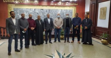 محافظ الأقصر يناقش مع الغرفة التجارية والتموين تنفيذ معارض أهلا رمضان