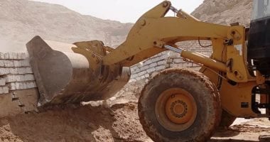 تنفيذ 115 قرار إزالة بمساحة 75 ألف متر مربع بأسوان.. صور
