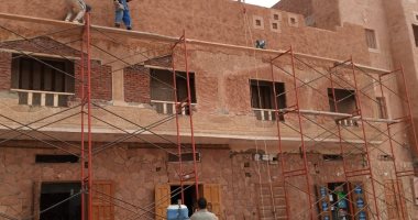 محافظ مطروح يتابع أعمال التطوير والتنسيق الحضارى لميدان السوق بمدينة سيوة