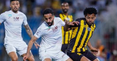 الاتحاد يخطف الشباب بهدف فى الشوط الأول بالدوري السعودي.. فيديو