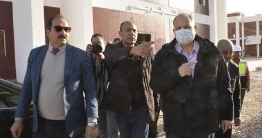 حياة كريمة.. محافظ أسيوط يتفقد مجمع خدمات المواطنين والزراعى بأبوتيج