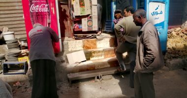 مدينة الأقصر تقود حملات لإزالة التعديات أمام المحال التجارية بالشوارع.. صور