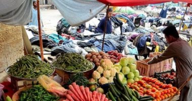 إتيكيت التعامل مع البائعين فى الشارع.. بلاش فصال وانتبهى لحركاتك
