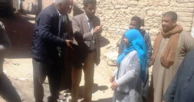محافظ أسوان يكلف فريق حياة كريمة بمتابعة معدلات تنفيذ المشروعات ميدانيا.. صور