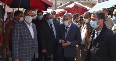 محافظ المنيا يتفقد عددا من محلات البقالة بقرى منسافيس وأبيوها بأبو قرقاص