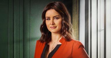 نور اللبنانية طبيبة نفسية ترفض الارتباط ولا تثق بالرجال فى مسلسل راجعين يا هوى