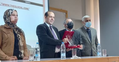 المعهد العالى للهندسة وتكنولوجيا السيارات والطاقة بهيليوبوليس يكرم محمد ثروت 