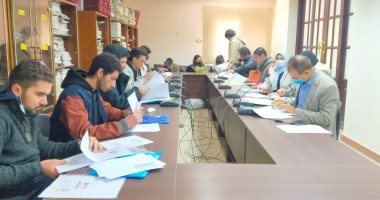 الهجرة تتلقى أوراق الطلاب العائدين من أوكرانيا الراغبين في الدراسة بمصر.. صور