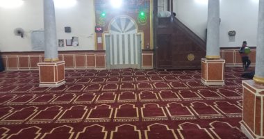 أوقاف الأقصر تنهي أعمال فرش مسجد العتيق بقرية المساوية بمدينة إسنا.. صور