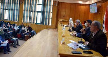 محافظ القليوبية يناقش نسب تنفيذ مشروعات "حياة كريمة" بقرى شبين القناطر.. صور