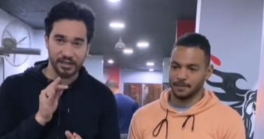 سخروا منه علشان إعاقته.. رمى العكاز وتحول لبطل رفع أثقال