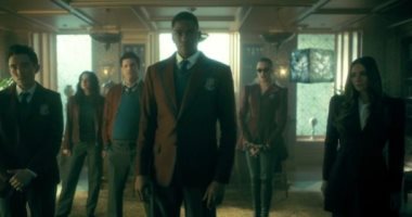 أبطال The Umbrella Academy يرقصون على Footloose خلال أحداث الموسم الثالث