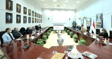 السياحة والآثار تدرس سبل التعاون بشأن أنشطة رياضات سباقات السيارات 