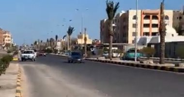 رياح شديدة وانخفاض الحرارة واستمرار إغلاق الميناء البحرى بالغردقة.. بث مباشر