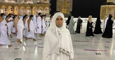 ميرهان حسين من أمام الكعبة:وجودى ضيفة فى بيت الله نعمة من أكبر النعم