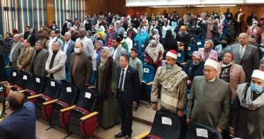محافظ القليوبية يكرم 23 أمًا مثالية باحتفالية عيد الأم