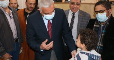حياة كريمة.. رئيس جامعة المنوفية يتابع فعاليات القافلة المتكاملة لقرية شعشاع