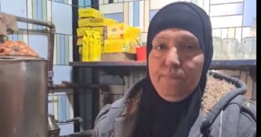 الزوجة القهوجية.. شاهد حكاية أم سيد مع 15 سنة فى إعداد المشروبات الساخنة