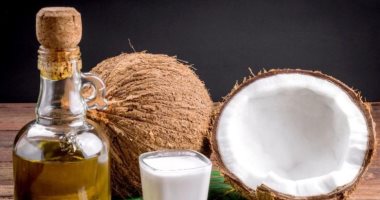 طرق طبيعية تساعد على فرد الشعر  المجعد بالمنزل.. وفرى وحافظى على صحة شعرك