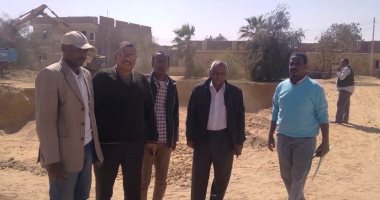 حياة كريمة.. محافظ أسوان يكلف لجنة المبادرة بمتابعة تنفيذ المشروعات.. صور