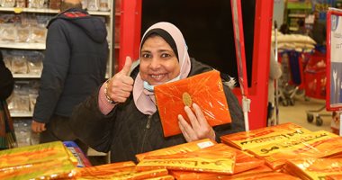 توفير سلع غذائية مخفضة.. أسواق مبادرة "كلنا واحد" تحت رعاية الرئيس السيسي