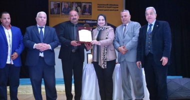 "تعليم الإسكندرية" تكرم الفائزين فى التصفيات النهائية لمسابقة أفضل كورال