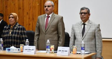 افتتاح برنامج ملتقى الصناعة والبحث العلمى "آفاق مستقبلية" بجامعة قناة السويس ..صور