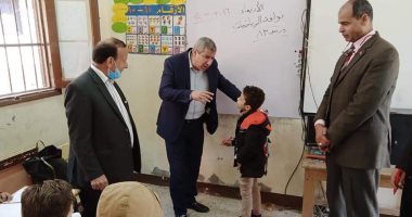 وكيل "تعليم الشرقية" يتابع سير العملية التعليمية بمدارس إدارة مشتول السوق