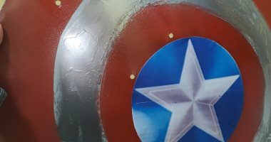 "ماثو" يعبر عن موهبته الفنية فى صناعة المجسمات من ورق الكرتون.. صور
