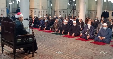 محافظ القاهرة يشهد الاحتفال بليلة النصف من شعبان بمسجد السيدة زينب.. صور