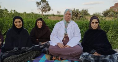نموذج ملهم فى شهر المرأة.. شاهد حكاية "الحاجة بديعة مع 41 عاما فى خدمة المرضى