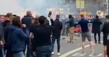 جماهير تشيلسي تشتبك مع الشرطة الفرنسية بسبب هتافات مؤيدة لإبراموفيتش.. صور