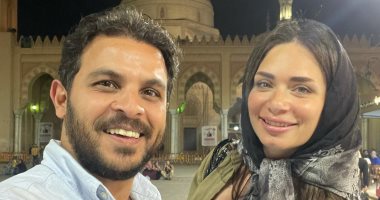 خطيبة محمد رشاد فى ظهور جديد معه: إطلالة طبيعية.. ومتابعوها يتساءلون بسخرية عن تعليقها
