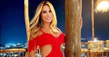 بريطانية عمرها 53 سنة تظهر كـ"بنات العشرين" وكلمة السر نظامها الغذائي