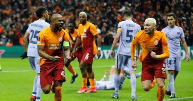 يويفا يغرم جالاتا سراى 20 ألف يورو بسبب شغب الجماهير أمام برشلونة