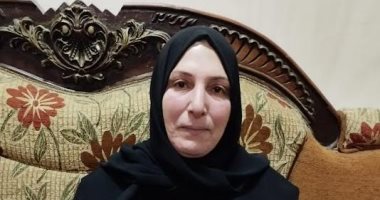 اترملت ورفضت تتجوز علشان ولادها.. "الأبلة ميرفت" نموذج التضحية ووالدة الدكاترة