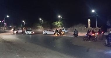 أخطر مكان لزفة الأفراح فى بنى سويف.. تخميس السيارات بشكل جنونى أمام تمثال أحمس.. فيديو
