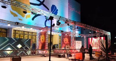 التجهيزات النهائية لافتتاح مهرجان الإسماعيلية للسينما التسجيلية.. صور 