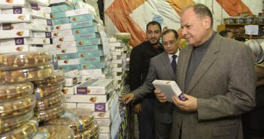 محافظ أسيوط يفتتح معرض السلع الغذائية المخفضة بميدان الشهيد أحمد جلال.. صور 