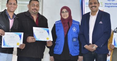 تسليم شهادات اجتياز تدريب العاملين ببنى سويف بالمراكز التكنولوجية بقرى حياة كريمة