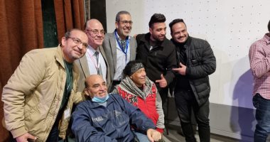 أمل الطاير يصل انتخابات جمعية المؤلفين والملحنين على كرسي متحرك (صور)