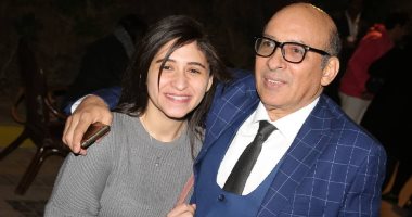 ابنة ماهر سليم فى زيارة لقبر والدها: صوتك وحشنى وروحى هلكت من الاشتياق