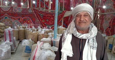 "السكوتى وملاكابى وقنديلا وعينات فاخر وبلح شعبى".. أنواع التمور فى كفر الشيخ.. فيديو