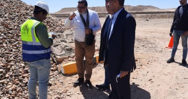 محافظ أسوان: لجنة فنية لتسليم مشروع المدفن الصحى فى إدفو