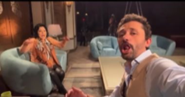 شوف أغنية "هو وهى" من كريم محمود عبد العزيز وإسعاد يونس فى "صاحبة السعادة"
