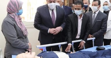 وزير التعليم العالي يفتتح كلية الطب البشري بجامعة الوادي الجديد.. صور 