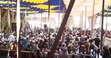 الكفن ينهى خصومة ثأرية بين عائلتى "السلامية والغربياب" بأسوان.. لايف وصور