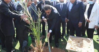 وزير التعليم العالى يتفقد مستشفى الخارجة وكلية طب جامعة الوادى الجديد.. لايف