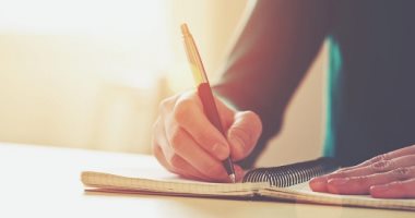 لو عندك أحلام بتتمنى تتحقق..اعرف إيه هى ورقة الأمنيات وطريقة كتابتها..فيديو